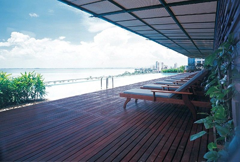 The Millen Penang, Autograph Collection Hotel George Town Eksteriør billede The pool deck at the 1018